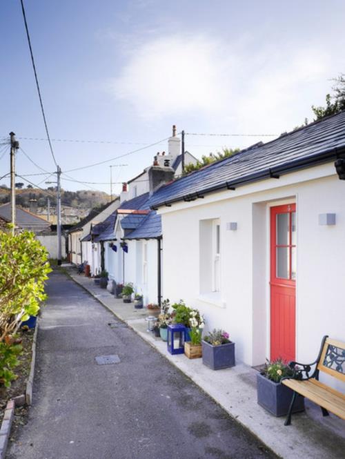 petit appartement conçoit bois extérieur rue arrière-cour