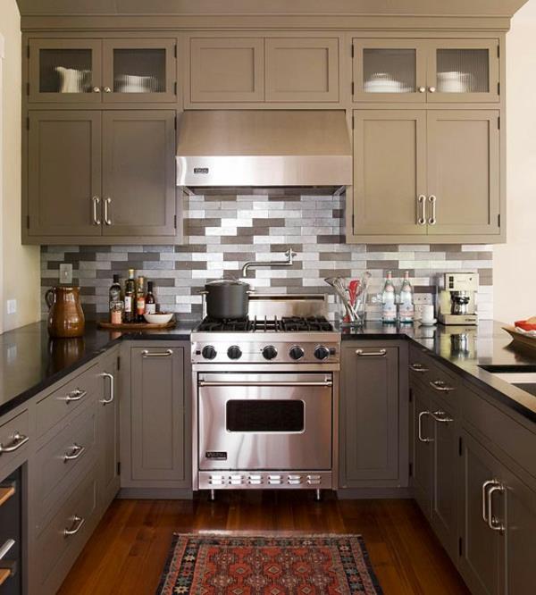 aménager une petite cuisine conseils d'ameublement façades de cuisine mur arrière beige cuisine
