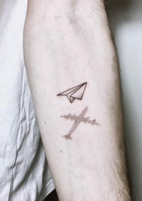 petits tatouages ​​hommes aviateur avant-bras
