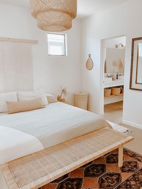 petite chambre à coucher agrandie optiquement ambiance très attrayante couleurs neutres belle conception de la pièce