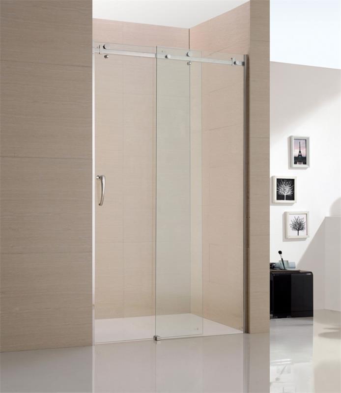 Mała łazienka z nowoczesnymi drzwiami przesuwnymi do kabiny prysznicowej