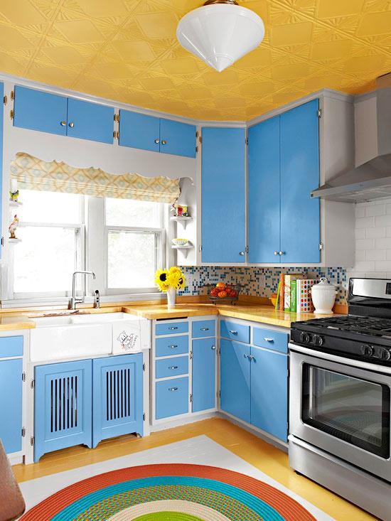 kompaktowa powierzchnia kuchenna uderzająco niebieski