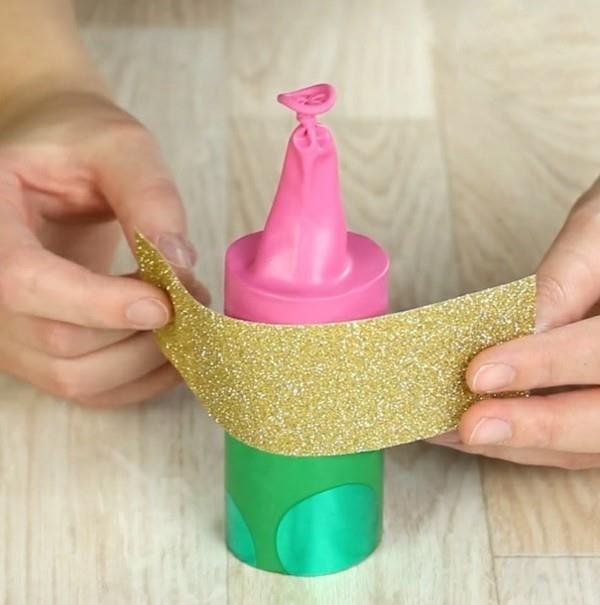 Canon à confettis fabriqué à partir de papier toilette et instructions de ballon