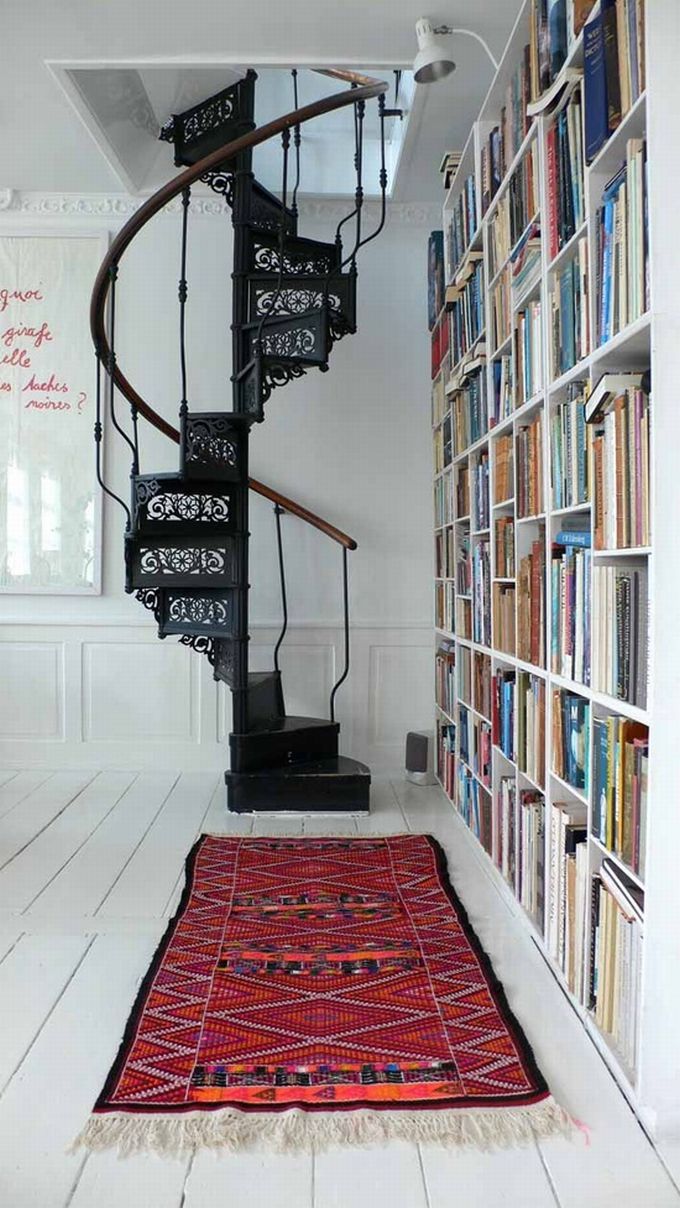يمكن أن يصبح الدرج الجميل المصنوع من الحديد المطاوع من أهم ما يميز منزلك