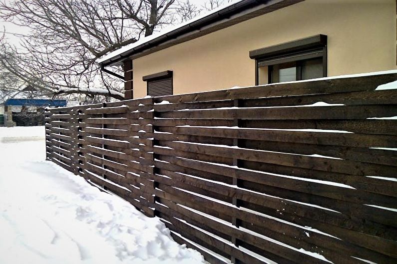 Dřevěné ploty pro soukromý dům - fotografie