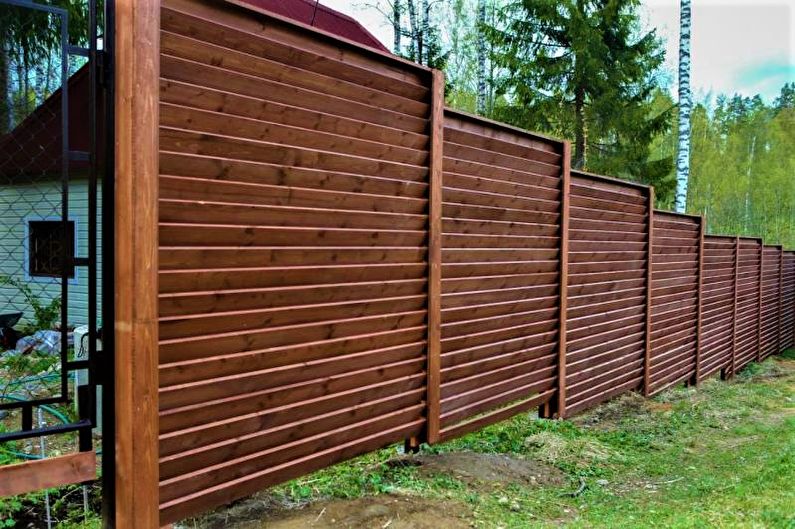 Dřevěné ploty pro soukromý dům - fotografie