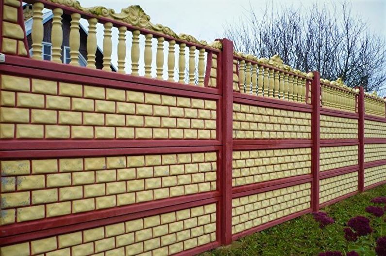 Železobetonový plot pro soukromý dům - fotografie