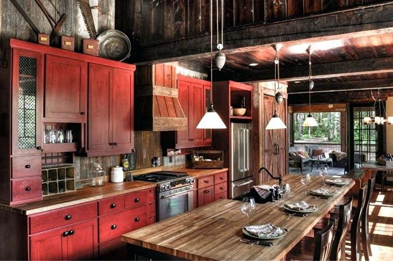 Červená a černá kuchyně ve venkovském stylu - interiérový design