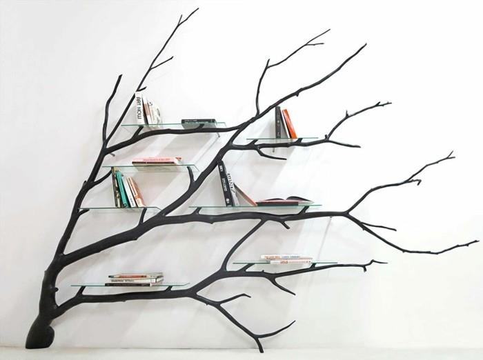 kreatywna półka na książki wykonana z prawdziwej gałęzi drzewa