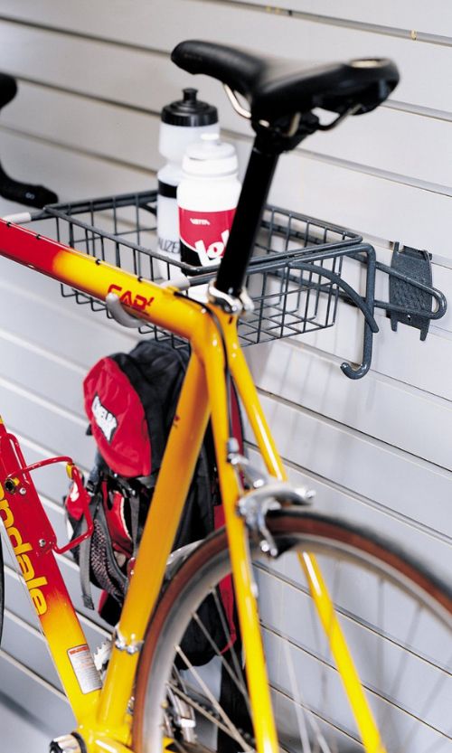Metallhaken sind eine weitere Möglichkeit, Ihr Fahrrad an der Wand zu befestigen