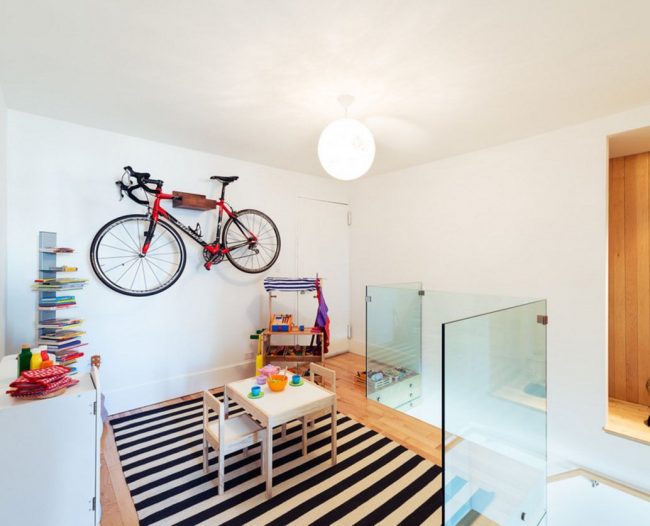 Sie können Ihr Fahrrad bequem in jedem Raum abstellen: Zimmer, Balkon, Garage, Fitnessraum