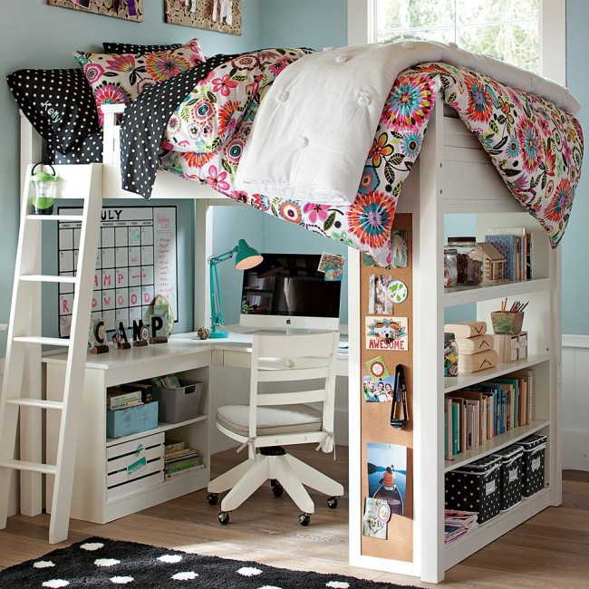 Patrová postel pro teenagery s pohodlným pracovním prostorem se vejde téměř do každého interiéru