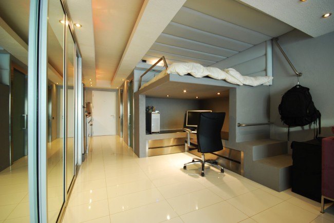 Interiér zrekonstruovaného high-tech studio bytu