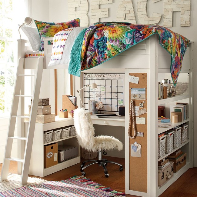 Podkrovní postel s pracovním prostorem - ideální do dětského pokoje