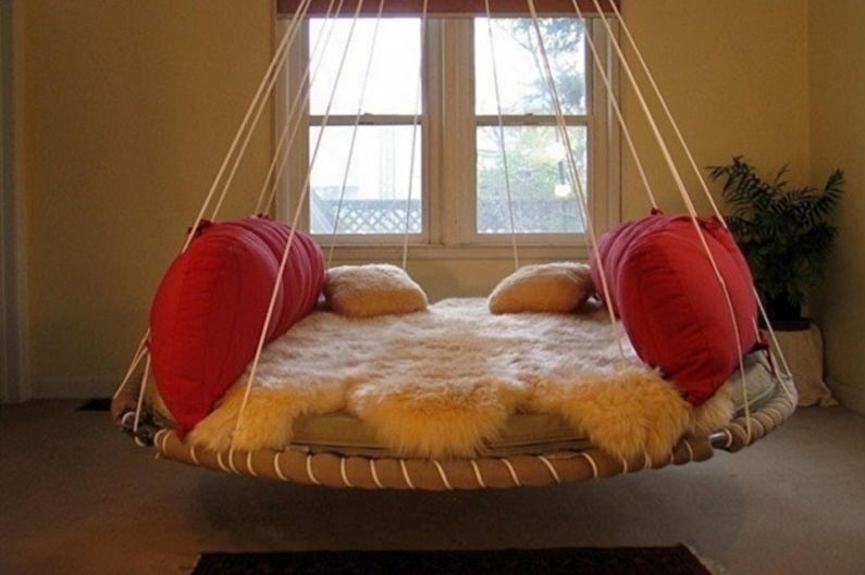 Typy kulatých postelí v ložnici - závěsná postel