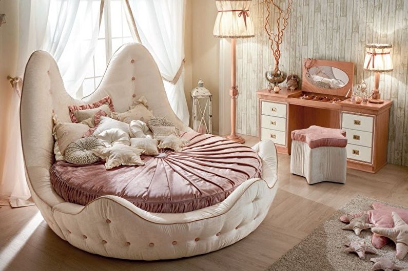 Kulatá postel v ložnici - foto