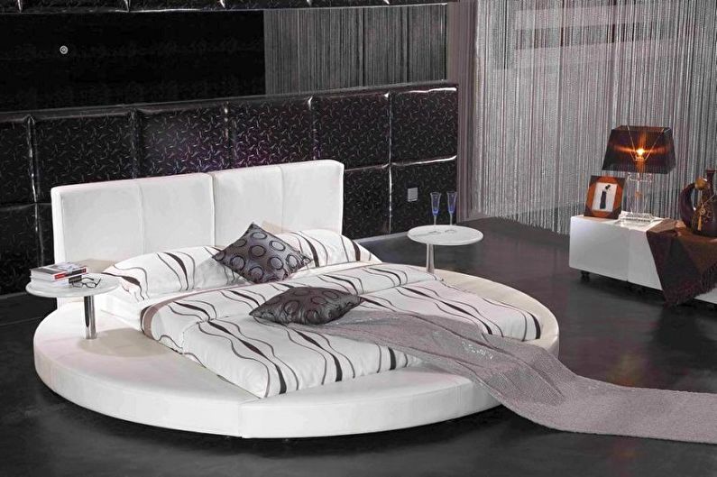 Typy kulatých postelí v ložnici - Obdélníková postel na kulatém pódiu