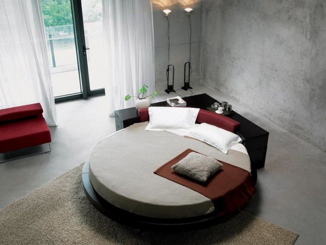 Auch wenn das Bett mit einem Eckkopfteil ausgestattet ist, kann es dennoch mitten im Raum platziert werden – es kann noch origineller werden