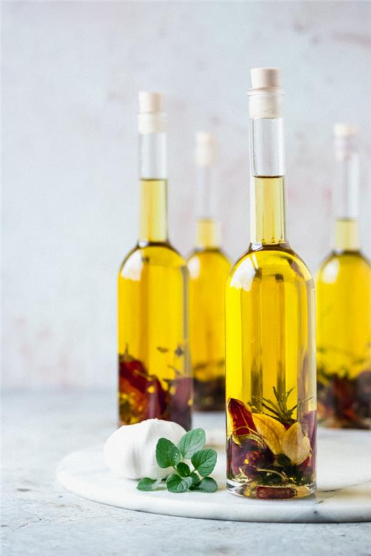 Faites vous-même de l'huile à base de plantes délicieuse