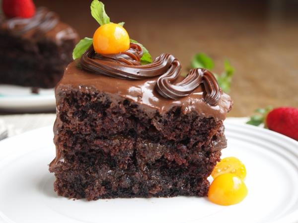décorer le gâteau conception de gâteau au chocolat décoration intéressante fruits