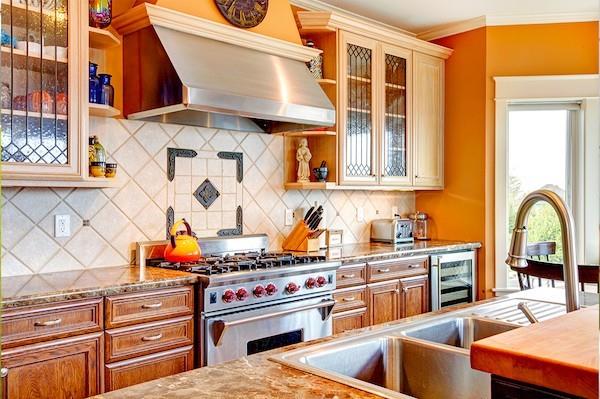 mur du fond de la cuisine couleur du mur orange de la cuisine chaude