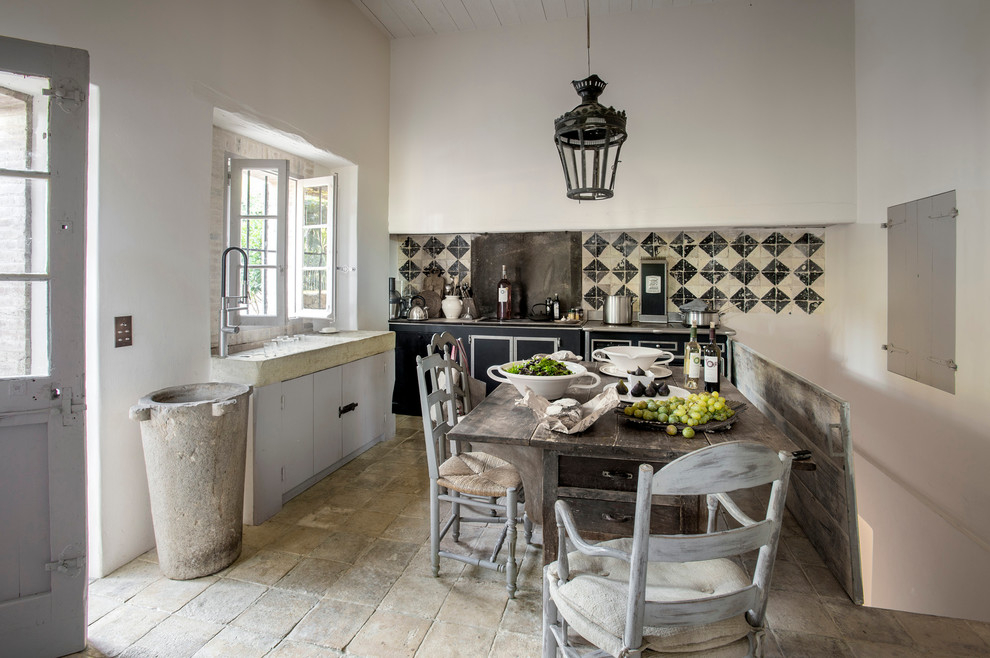 Старите мебели ще ви помогнат да подчертаете стила на Прованс