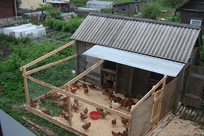قن الدجاج DIY - سقف حظيرة الدجاج