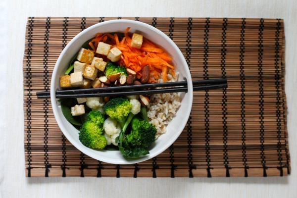 pyszne zdrowe jedzenie świeża sałatka japońskie jedzenie?
