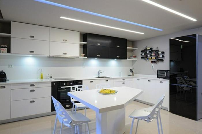 éclairage de cuisine led bandes led avec accents noirs