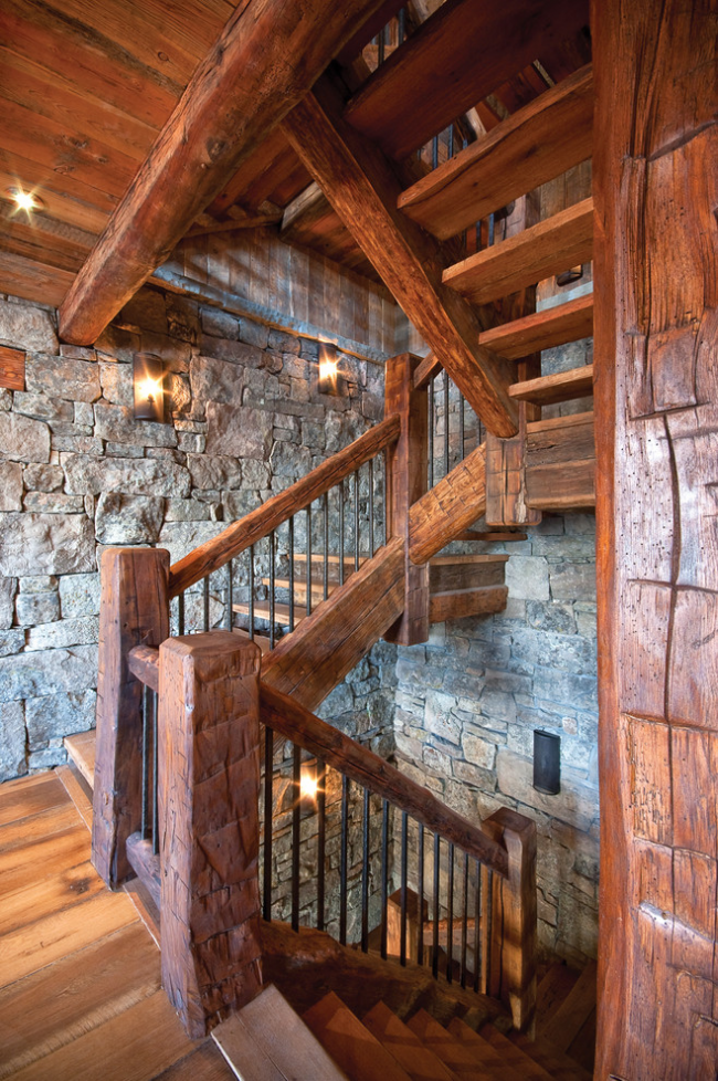 Eine Holztreppe ist die beste Lösung für ein rustikales Zuhause