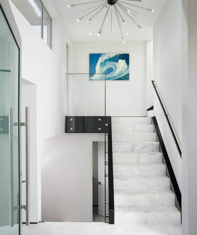 Renovierte Marmortreppen - eine stilvolle und günstige Option für eine moderne Maisonette-Wohnung