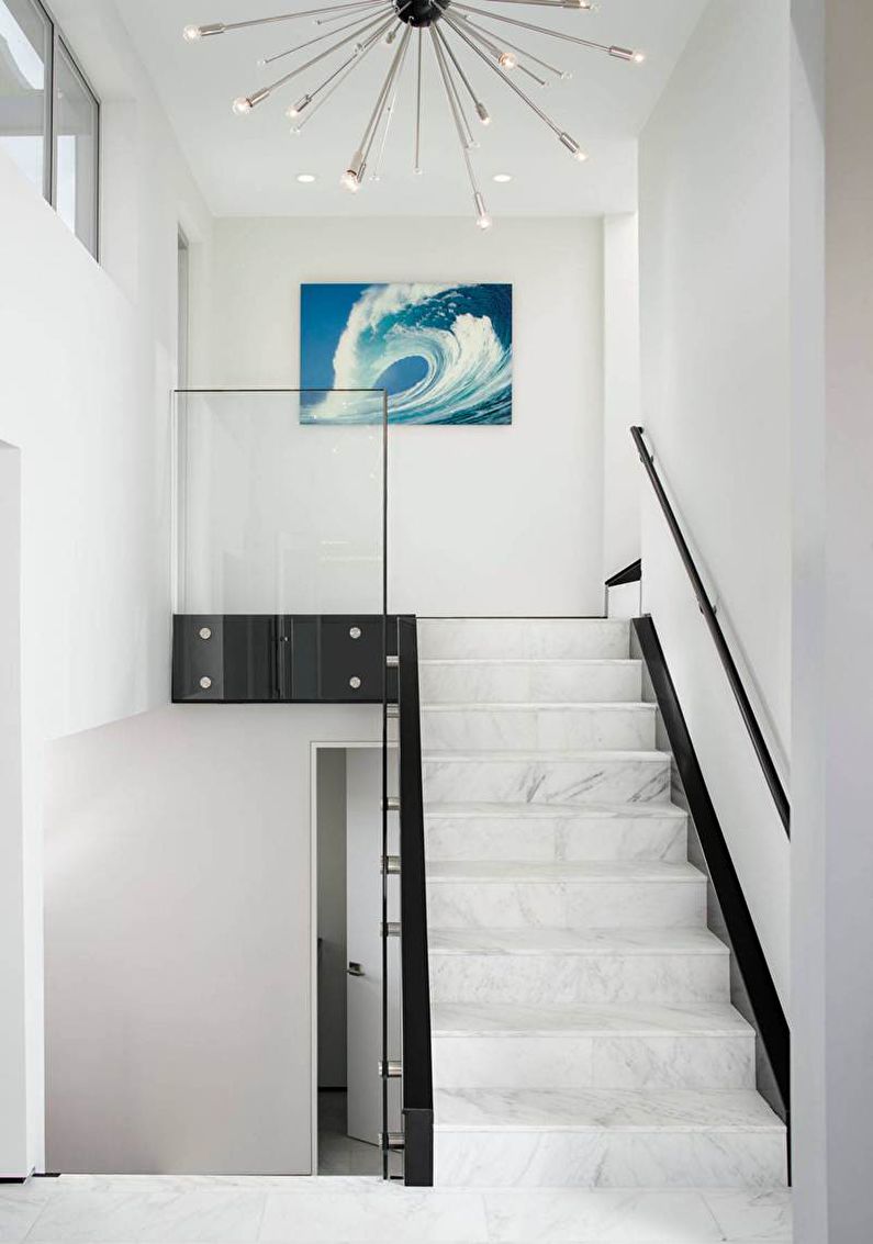 Steintreppe in den zweiten Stock