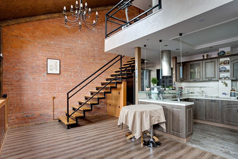 Treppe im Loft-Stil in den zweiten Stock