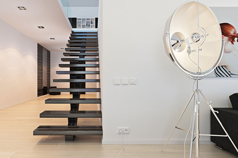 Treppe zum zweiten Stock im Stil des Minimalismus