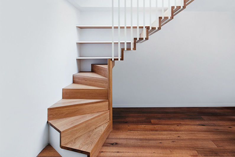 Gestaltung der Treppe zum zweiten Stock - Foto