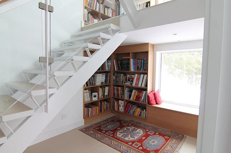 Gestaltung der Treppe zum zweiten Stock - Foto
