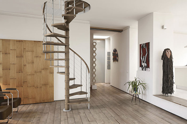 Wendeltreppen in den zweiten Stock
