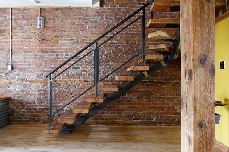 Gestaltung der Treppe zum zweiten Stock - Foto