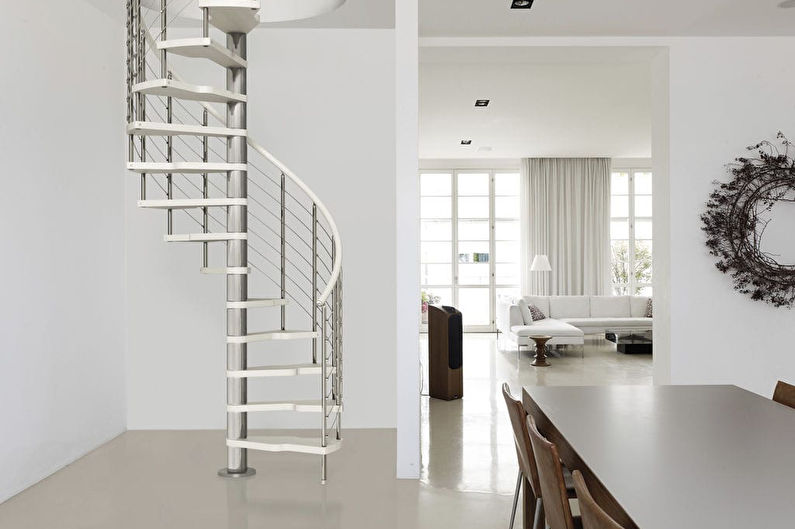 Wendeltreppen in den zweiten Stock