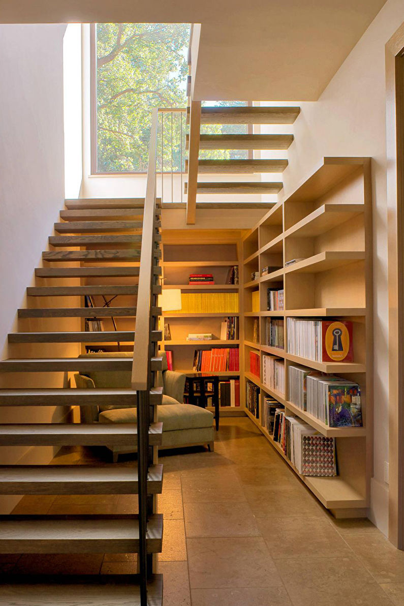 Gestaltung der Treppe zum zweiten Stock - Foto