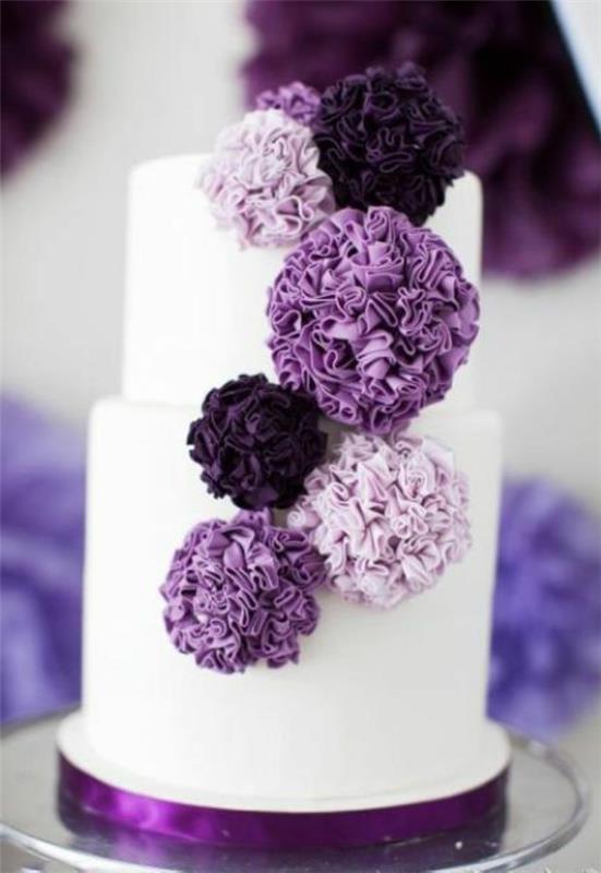 fioletowy tort weselny pomysły kwiatowy wzór