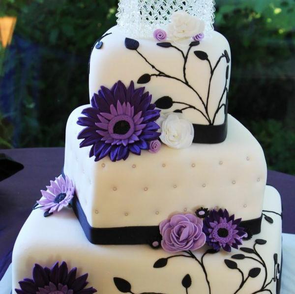 fioletowe szczegóły pomysły na tort weselny natura