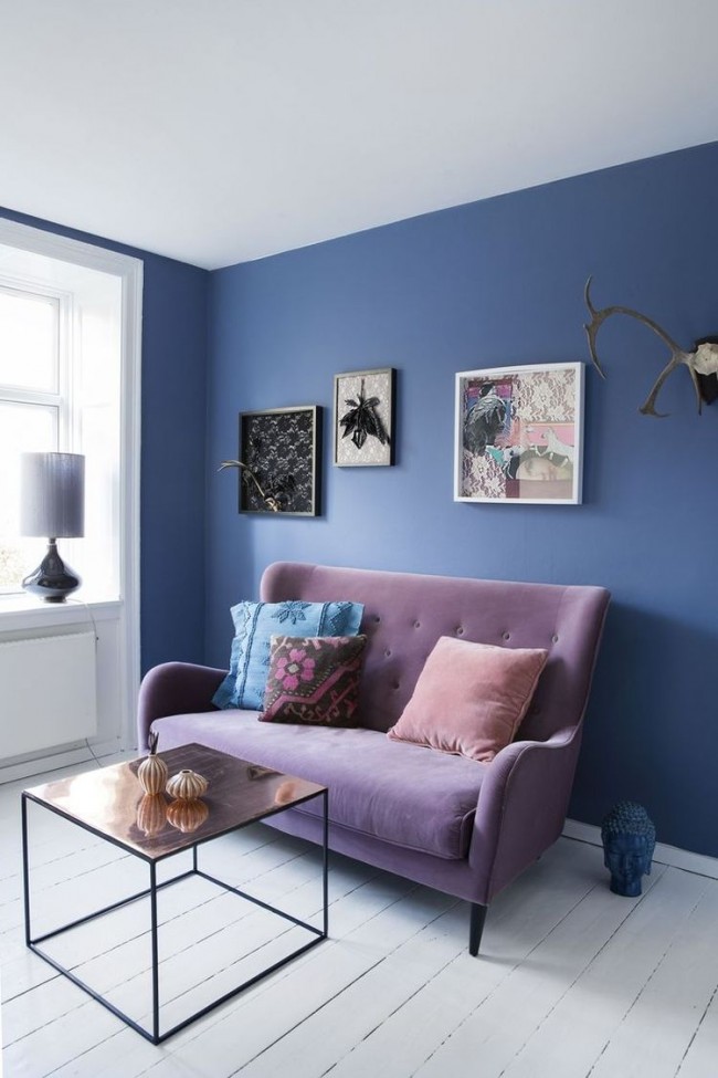Stylový interiér lze získat pomocí podobného barevného schématu, tj. kombinace levandule s různými odstíny fialové a lila barvy různé sytosti