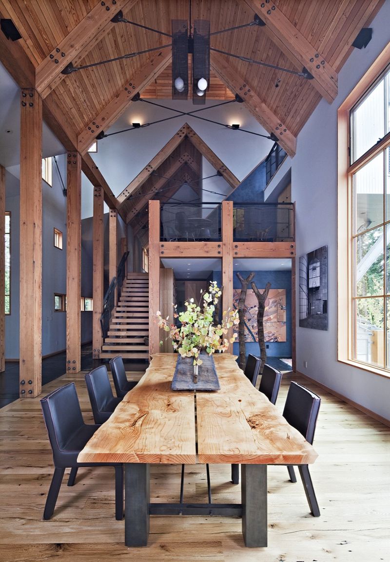 Perfekte Kombination aus Laminat und Naturholz im Innenraum