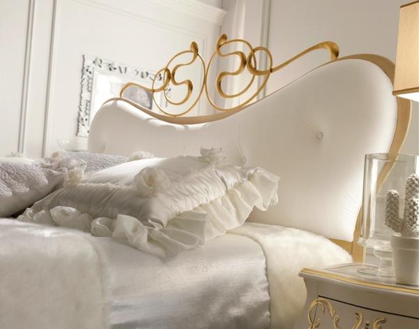 idées d'ameublement de luxe tête de lit avec des ornements en or serpentine