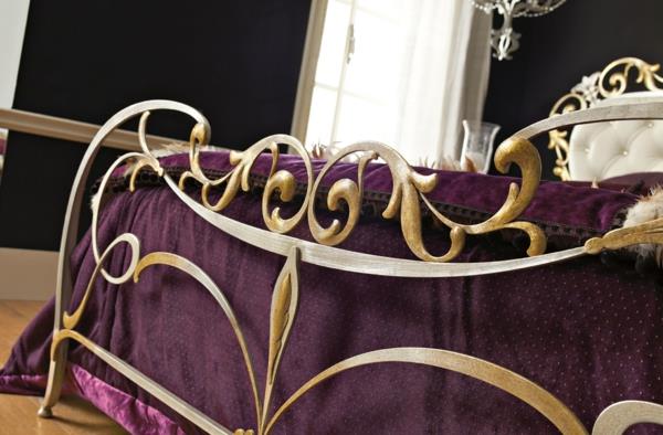 luksusowe pomysły na umeblowanie metalowe łóżko z ornamentami rocaille