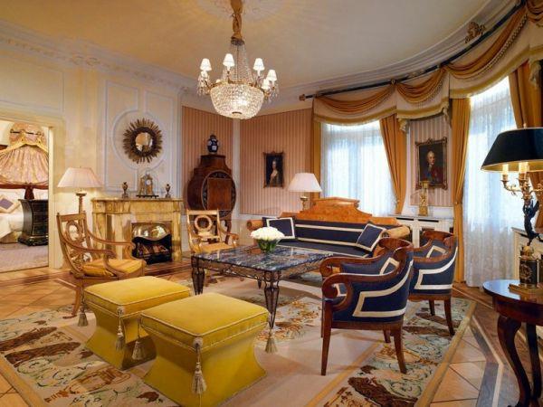 luksusowy pokój hotelowy żółty stołek