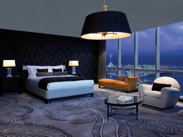 luksusowy pokój hotelowy czarny żyrandol sufitowy