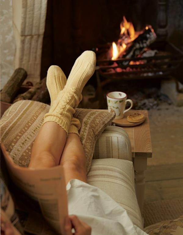 les-techniques-de-détente-d-une-pause-en-hiver-devant-la-cheminee