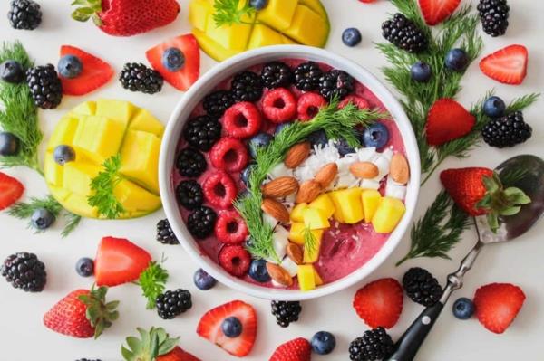 aliments contenant du magnésium petit déjeuner sain fruits et yogourt